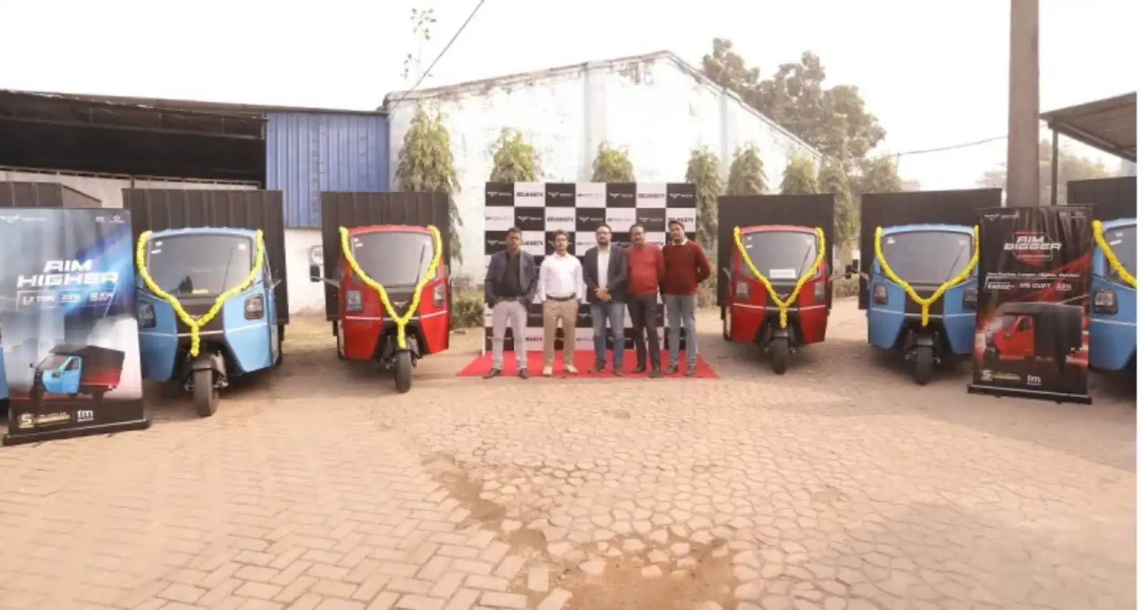 Purbottar coverage of Montra Electric entering Kolkata market with Super Cargo vehicles